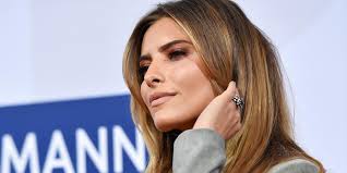 She was previously married to vetter, andré. Sophia Thomalla Feiert Mit Tiefem Ausschnitt Und Verwirrt Ihre Fans Mit Instagram Post Express De