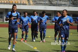 Tidak ada undangan dari walikota solo terkait turnamen itu, baru sebatas wacana saja. Persib Targetkan Juarai Piala Wali Kota Solo Repjogja