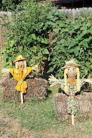 Punk Projects Build A Scarecrow Diy Part 1 Espantapajaros De Jardin Decoracion De Halloween Espantapajaros