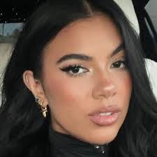 Yahaira Arias's Instagram, Twitter & Facebook