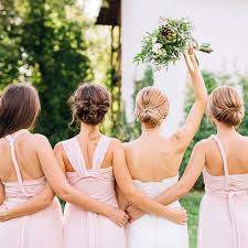 Cerca tra questi saloni specializzati i parrucchieri piemonte ai quali affidare la pettinatura che hai sempre sognato per il giorno del tuo matrimonio. Acconciature Cerimonia Capelli Lunghi Medi Corti Beauty Trends L Oreal Paris
