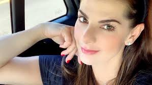 Carolina cruz osorio (tuluá, valle del cauca, colombia, 12 de junio de 1979) es una modelo, empresaria, periodista y presentadora colombiana. In An Emotional Story Carolina Cruz Declares That She Lost Her Second Baby