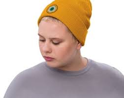 DAISY Ribbed knit beanie, Daisy Medallion with green Gem Stone, orange  yellow Princess Cap for Women, Easy Cosplay Ideas, Video Game Badge