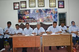 Beliau berkata enam daerah itu adalah hulu langat, petaling, gombak, klang, kuala langat dan sepang manakala baki tiga daerah iaitu kuala kerajaan negeri selangor melalui menteri besar dan majlis keselamatan negara negeri selangor telah membentangkan untuk pelaksanaan pkp di. Majlis Kebudayaan Daerah Hulu Langat Hati Serving The Community Hati Serving The Community
