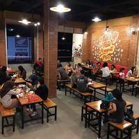 Cukup menyenangkan karena sangat dekat dengan lokasi wisuda anak yang di undip tembalang, parkir mobil juga dibantu oleh crew airy mengingat sempitnya ruang parkir. Daftar Cafe Di Semarang Yang Nyaman Dan Enak