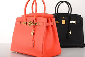 En 1984, hermès présente un sac en cuir noir qui rencontre un succès immédiat. Hermes Sac Jane Birkin Sac Sac A Main Sac Luxe
