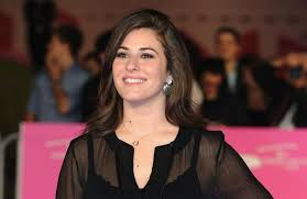 L'attrice, però, sta nascondendo questa nuova. Diana Del Bufalo Italian Singer