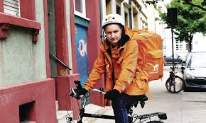 Corona Zeiten In Heidelberg So Bringt Der Lieferando Fahrrad Kurier Das Essen Bedenkenlos An Die Haustur Nachrichten Aus Heidelberg Rnz