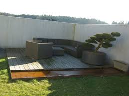 Es ist der ort an dem man verweilen, innehalten und genießen möchte. Ott Gartenbau Ag Holzdeck