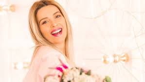 La un an de cand ducu ion si diana dumitrescu au surprins pe toata lumea cand au decis sa divorteze. Diana Dumitrescu A Nascut A Tinut Totul In Secret Adpm