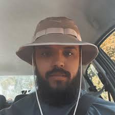 Helllllllllllllppppppp please 🙏🏼 Can anyone tell me how you remove these  rail brackets? They have half fallen out of the wall and as I'm decorating,  I'd like to replace them. Thanks in