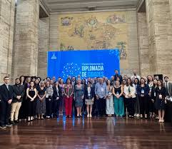 Foz do Iguaçu participa da Segunda Semana Internacional de Diplomacia de  Cidades