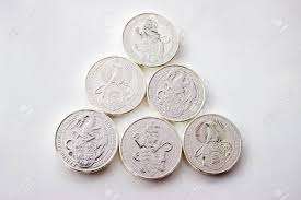 Le pays de galles (en anglais: Sur Un Fond Gris Sont Des Pieces D Argent D Un Investissement En Argent D Une Monnaie Britannique Dragon Du Pays De Galles Lion D Angleterre Et Griffon D Edouard Iii Banque D Images Et Photos Libres De