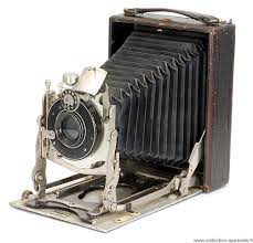 Appareils photo anciens à soufflet l'appareil photos à soufflet, aussi appelé appareil folding ou appareil pliant, a connu son heure de gloire entre 1890 à 1940. Huttig Cupido Collection Appareils Photo Anciens Par Sylvain Halgand