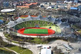 İlk temeli 1928 yılında atılan stadyum, 1937 yılında bitirilmiştir. Olympiastadion Vecchio Stadio Di Monaco Di Baviera
