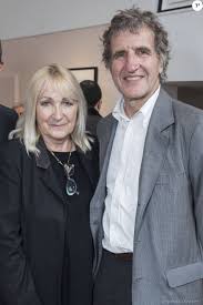 Exclusif Julie Leclerc Et Son Mari Gerard Leclerc Vernissage De L Exposition Ames Grecques De Nikos Aliagas A La Galerie Photo 12 A Paris Au Profit De L In Purepeople