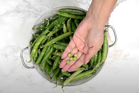 Rinse the fresh peas and let them drain in a colander for a moment. How To Freeze Peas Step By Step Video Whiskaffair