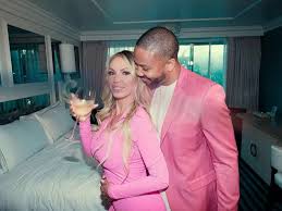 Hotwife-Star black breeding close-up