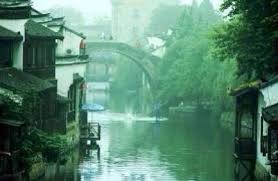风丝袅 水浸碧天清晓 一镜湿云青未了 雨晴春草草 梦里轻螺谁扫 帘外落花红小 独睡起来情悄悄 寄愁何处好 places to visit places life