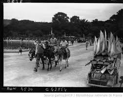 Jeux D Enfants Au Jardin Du Luxembourg La Promenade A Dos D Ane Photographie De Presse Agenc Jardin Du Luxembourg Jeux Enfants Les Promenades