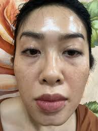 Không dùng KCN nhưng mình che chắn bằng áo khoác khẩu trang vải. Mình phơi  nắng lúc 6h sáng, đi làm lúc 7h30 am và k hề ra đường vào 11h trưa -