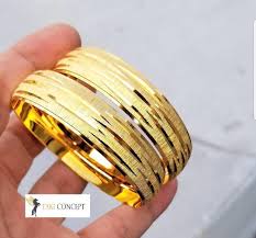 22 Ayar Altin Kaplama 1 5 Cm Eninde Bilezik Adet 65 Tl Ucretsiz Kargo Haval Tesettur Abiye Modelleri 2020 Trajes Casuales Piercings Maquillaje De Ojos