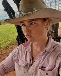 𝗔𝗶𝗺𝗲𝗲 (@aimee.hare) • Instagram photos and videos