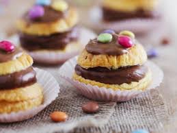 Choux Feuilletes Creme Au Chocolat Au Lait Et Smarties Recette Recette Nestle Dessert Creme Au Chocolat Recette Dessert Chocolat