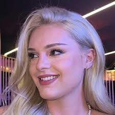 Barbie Jackson's Instagram, Twitter & Facebook