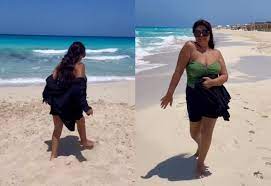 عمرها 70 عاماً .. فيفي عبده ترقص بملابس فاضحة تكشف صدرها على الشاطئ! (فيديو)