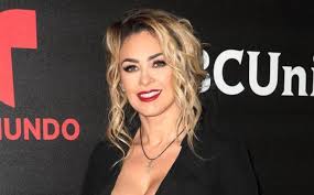 In 2010, aracely arambula debuted as the protagonist of the play perfume de gardênia which many considered the rival show of aventurera. Aracely Arambula Paraliza Instagram With Her Recent Release Mexico Photos Shows