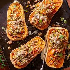 Mit dem käse belegen und beide kürbishälften nochmals in den heissen ofen für 20 minuten geben. Courge Butternut Farcie Avec Son Bon Gout De Noisettes Cette Courge Qui Ressemble A Une Grosse Poire Fait Des Merveilles Butternuss Butternusskurbis Rezepte