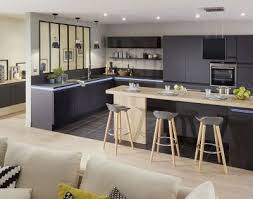 Dix Cuisines Tendance Et Spacieuses En 2020 Cuisine Equipee Moderne Cuisine Moderne Amenagement Cuisine