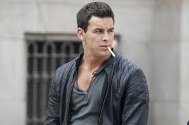 Su naturalidad a la hora de actuar, su simpatía, un cuerpo de infarto y una ninguna duda cabe de que mario casas es el chico del momento. Mario Casas El Consentido De Netflix Que Se La Juega Todo Para Seguir Los Pasos De Los Monstruos Del Cine Hoy Los Angeles