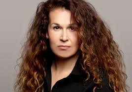 Fernanda Orazi dirige a Ángela Boix en "La persistencia", en torno a la  imposibilidad de dar fin a un final