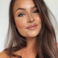 Katy Thornton's Instagram, Twitter & Facebook