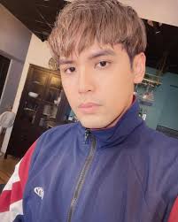 看到這個留言快笑死 突然想到把武肺肺炎變成狼人殺 大概會變成這樣吧： 天黑請閉眼 。 肺炎請睜眼，請選擇一名要感染的玩家 肺炎請閉眼。 預言家請睜眼，請選擇一名想要查驗的玩家 他的身分是：pcr 陽性。 預言家請閉眼 女巫請睜眼，今天確診的人是他，你有一隻疫苗你要用嗎？ Docppiosznffpm