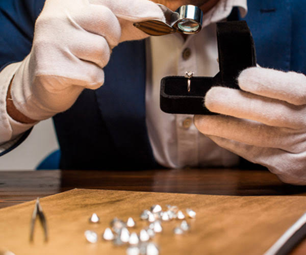 Maestría Internacional en Tasación de Piedras Preciosas