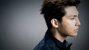 Aaron Yan Singer Aaron Yan, born Aaron Wu Keng-Lin in Taiwan, is a  Taiwanese Mandopop singer, commercial model and actor. He is the youngest  member of Taiwanese Mandopop vocal quartet boy band