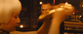 Bond zegt de iconische zin "geschud, niet geroerd" nooit in Skyfall (2012),  maar de film knipoogt ernaar door de barman in Macau de martini van Bond  met een cocktailshaker te laten maken. :