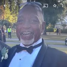 Hey old man. I think you're handsome . Where are you from?🫶✨🦋🌸