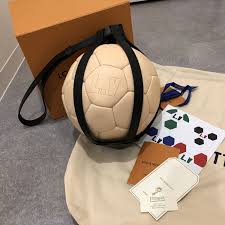 Oct 30, 2017 · サッカーや野球、バレーボールなど。球技に用いられるボールには、すべて公式の規定サイズが存在します。中には男女で大きさが違うことや、小学生、中学生、高校生でそれぞれ使うボールが変わることも。 ãƒ«ã‚¤ãƒ´ã‚£ãƒˆãƒ³ 2018 Fifaãƒ¯ãƒ¼ãƒ«ãƒ‰ã‚«ãƒƒãƒ— è¨˜å¿µã‚µãƒƒã‚«ãƒ¼ãƒœãƒ¼ãƒ« Louis Vuitton ãƒ•ãƒƒãƒˆãƒœãƒ¼ãƒ« ã‚µãƒƒã‚«ãƒ¼ãã®ä»– 41308632 Buyma
