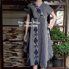 Kain tenun asli ntt punya berbagai motif seperti motif sumba, motif timor, motif rote dan motif flores. Blus Motif Tenun Gerimis Kainlurikasli Instagram Posts Gramho Com Kain Tenun Troso Jepara Motif Hujan Gerimis Merah Merupakan Produk Tenun Troso Yang Diproduksi Seketika Oleh Karyawan Mahir Serta Berpengalaman Ketelitian