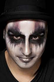 Sollte ein kostüm doch mal etwas zu groß ausfallen, musst du noch nicht verzweifeln. Halloween Make Up Ideen Das Gesicht Fur Halloween Vollig Verandern