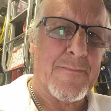 Looks like the road closed signs are in the wrong place, down by the school  gates, lots of vehicles turning round in the park entrance.