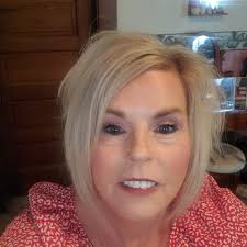 Let's get to know each other 🥰 Drop a .gif of your favorite Christmas  movie below! (Die Hard is totally a Christmas movie, just saying 🤷🏻‍♀️😂) 