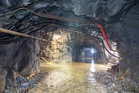 Mina abandonada desaba e deixa 14 mineradores clandestinos mortos na África do Sul
