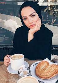 Pin By Technologie Moderne On Cafe Photoshoot Hijab Fashion Inspiration Hijab Fashion Hijabi Outfits Casual