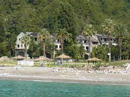 Only a few countries—most notably russia, which has a military presence in abkhazia—recognize its independence. Timediver Abchasien