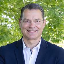 La municipalité d'Aubignan a l'immense tristesse de vous informer du décès  de Daniel SERRA, ancien adjoint de la municipalité. Ses obsèques auront  lieu le mardi 22 juillet 2025 à 9h30 au cimetière